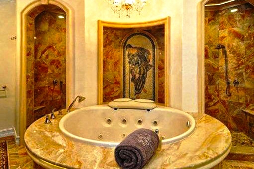 Luxuriöses Badezimmer im Hauptschlafzimmer